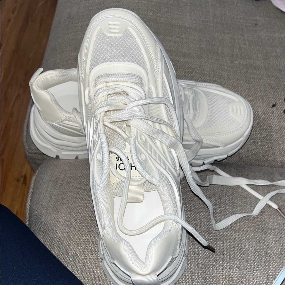 Chic White Women's Sneakers